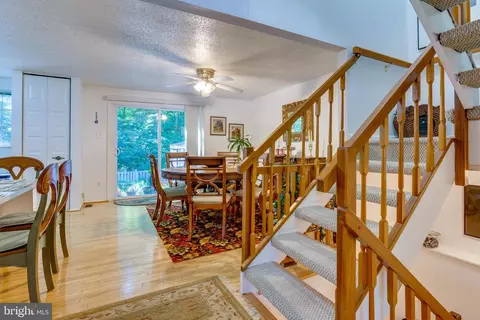 Entry Way - 5838 High Bluff Ct, Burke, VA 22015 photo 4 of 7