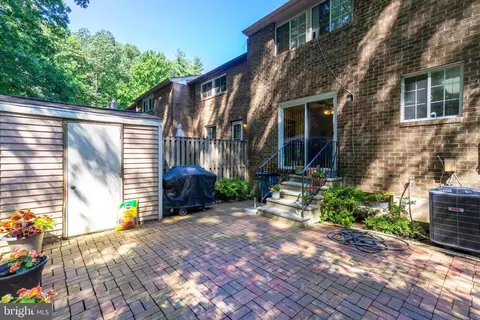 Exterior - 5838 High Bluff Ct, Burke, VA 22015 photo 5 of 9