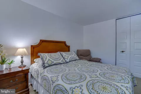 Bedroom - 5838 High Bluff Ct, Burke, VA 22015 photo 3 of 9