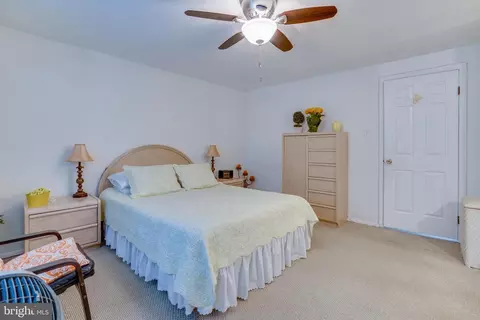 Bedroom - 5838 High Bluff Ct, Burke, VA 22015 photo 7 of 9