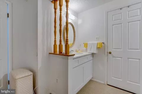 Bath - 5838 High Bluff Ct, Burke, VA 22015 photo 5 of 7