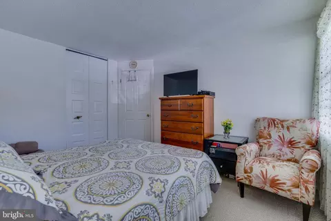 Bedroom - 5838 High Bluff Ct, Burke, VA 22015 photo 2 of 9