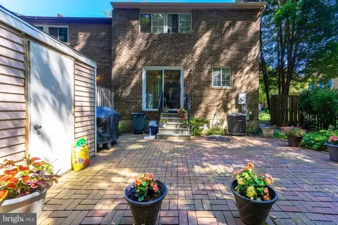 Exterior - 5838 High Bluff Ct, Burke, VA 22015 photo 6 of 9