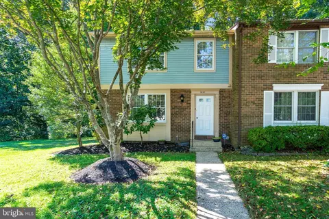 Exterior - 5838 High Bluff Ct, Burke, VA 22015 photo 4 of 9