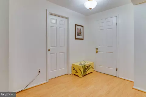 Entry Way - 5838 High Bluff Ct, Burke, VA 22015 photo 7 of 7