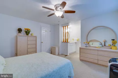 Bedroom - 5838 High Bluff Ct, Burke, VA 22015 photo 6 of 9