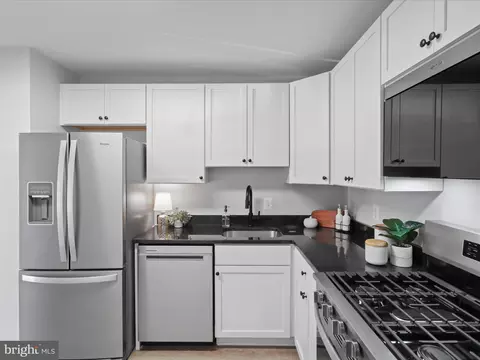 7800 Inverton Rd #201, Annandale, VA 22003