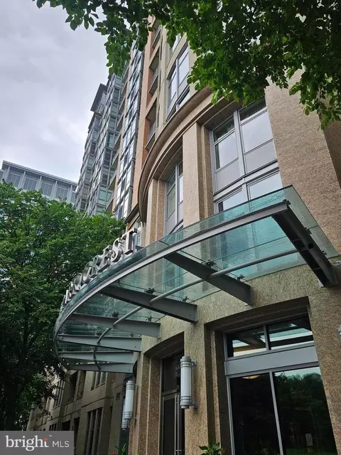 8220 Crestwood Heights Dr #708, Mclean, VA 22102