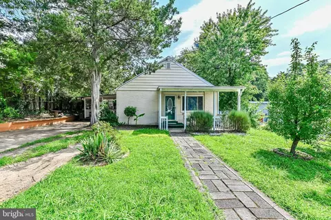 7421 Howard Ct, Falls Church, VA 22043