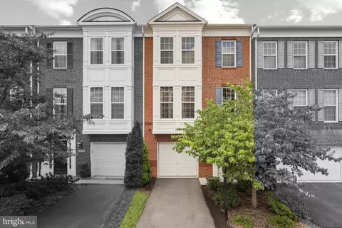 6255 Casdin Dr, Alexandria, VA 22310