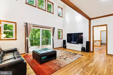 6364 Evangeline Ln, Alexandria, VA 22312