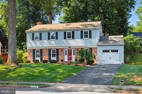 8323 Epinard Ct, Annandale, VA 22003