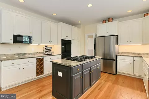 Kitchen - 3706 Rust Rd, Annandale, VA 22003 photo 6 of 7