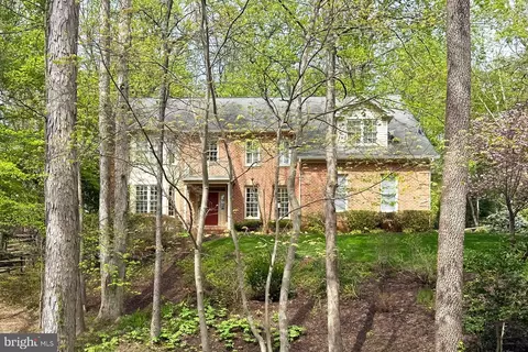 3706 Rust Rd, Annandale, VA 22003