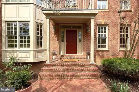 Exterior - 3706 Rust Rd, Annandale, VA 22003 photo 5 of 18