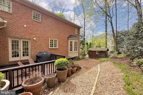 Exterior - 3706 Rust Rd, Annandale, VA 22003 photo 14 of 18