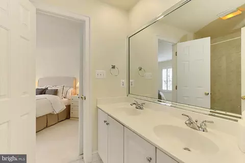 Bath - 3706 Rust Rd, Annandale, VA 22003 photo 5 of 8