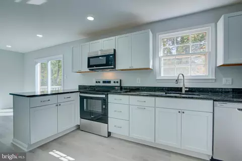 7411 Reservation Dr, Springfield, VA 22153 photo 2