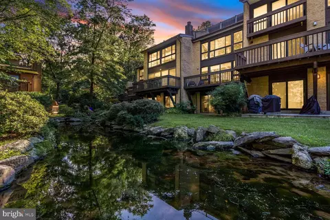 2034 Lakebreeze Way, Reston, VA 20191