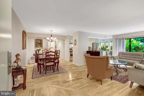 11216 Chestnut Grove Sq #10, Reston, VA 20190