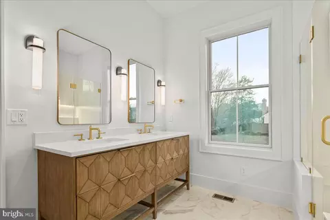 8407 Holly Leaf Dr, Mclean, VA 22102 photo 8