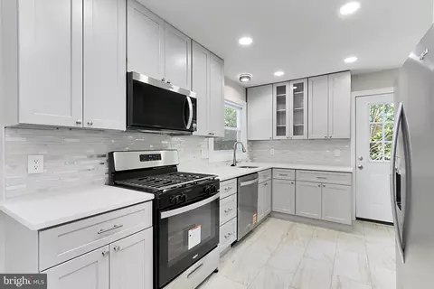 6500 Rivington, Springfield, VA 22152 photo 4