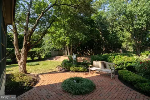 Exterior - 1197 Meadow Green Ln, Mclean, VA 22102 photo 15 of 33