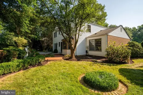 Exterior - 1197 Meadow Green Ln, Mclean, VA 22102 photo 14 of 33