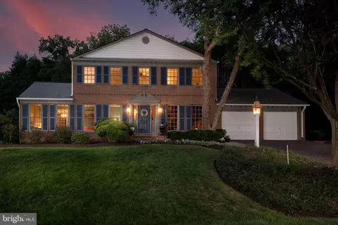1197 Meadow Green Ln, Mclean, VA 22102