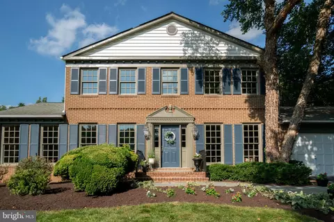 Exterior - 1197 Meadow Green Ln, Mclean, VA 22102 photo 5 of 33