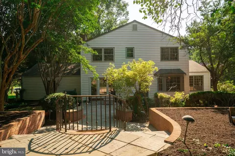 Exterior - 1197 Meadow Green Ln, Mclean, VA 22102 photo 21 of 33