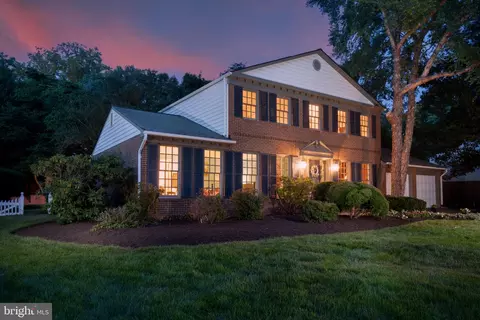Exterior - 1197 Meadow Green Ln, Mclean, VA 22102 photo 2 of 33