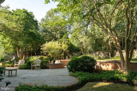 Exterior - 1197 Meadow Green Ln, Mclean, VA 22102 photo 24 of 33
