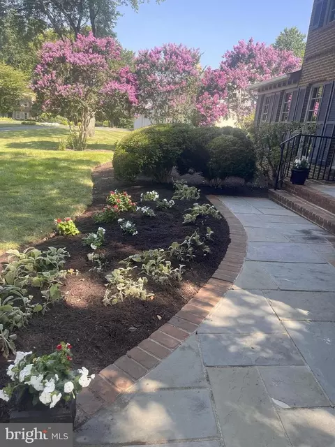 Exterior - 1197 Meadow Green Ln, Mclean, VA 22102 photo 9 of 33