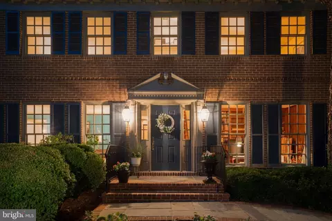 Exterior - 1197 Meadow Green Ln, Mclean, VA 22102 photo 3 of 33