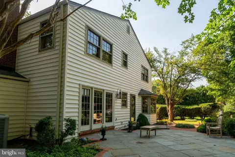 Exterior - 1197 Meadow Green Ln, Mclean, VA 22102 photo 12 of 33
