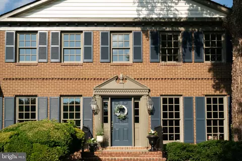 Exterior - 1197 Meadow Green Ln, Mclean, VA 22102 photo 4 of 33