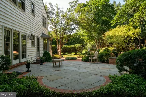Exterior - 1197 Meadow Green Ln, Mclean, VA 22102 photo 23 of 33