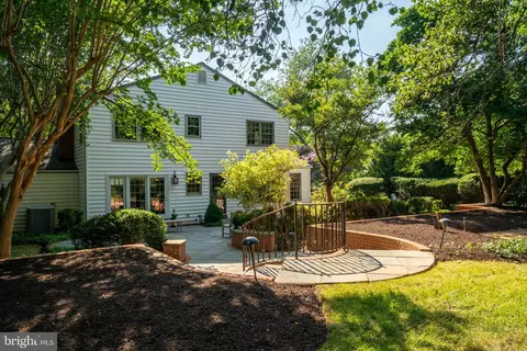Exterior - 1197 Meadow Green Ln, Mclean, VA 22102 photo 22 of 33