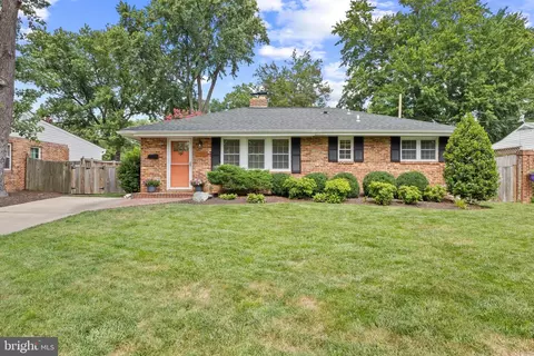 7935 Wellington Rd, Alexandria, VA 22308