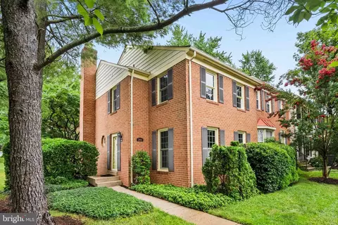 2801 Shawn Leigh Dr, Vienna, VA 22181