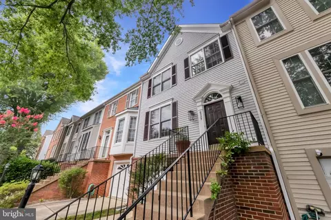 6323 Franconia Commons Dr, Alexandria, VA 22310