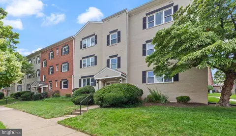 3055 Patrick Henry Dr #101, Falls Church, VA 22044