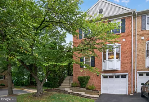 6750 Cardinal Woods Ct, Lorton, VA 22079