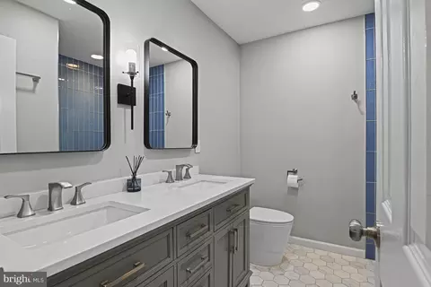 Bath - 1978 Logan Manor Dr, Reston, VA 20190 photo 3 of 8