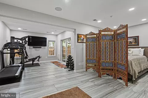 Bedroom - 1978 Logan Manor Dr, Reston, VA 20190 photo 4 of 4