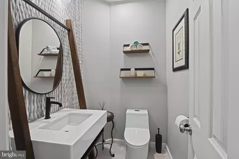 Bath - 1978 Logan Manor Dr, Reston, VA 20190 photo 5 of 8
