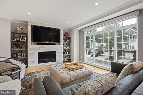 Living - 1978 Logan Manor Dr, Reston, VA 20190 photo 2 of 4