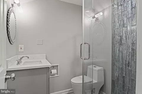 Bath - 1978 Logan Manor Dr, Reston, VA 20190 photo 7 of 8