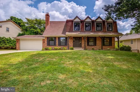 2685 Glencroft Rd, Vienna, VA 22181